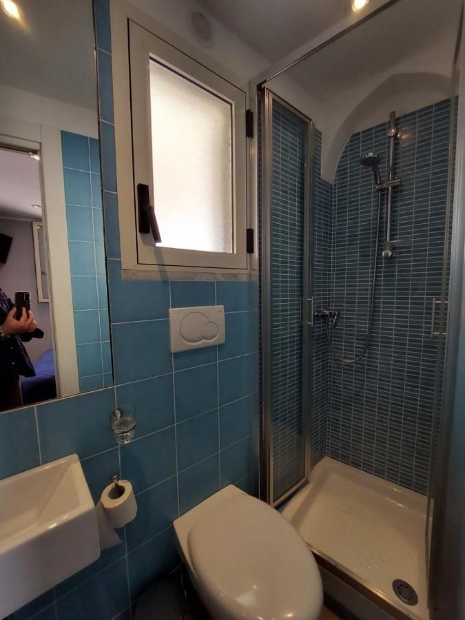 La Stanza Sul Porto Di Amalfi Camera Piccina Piccina Con Bagno Privato E Terrazzino Vista Mare Exterior photo